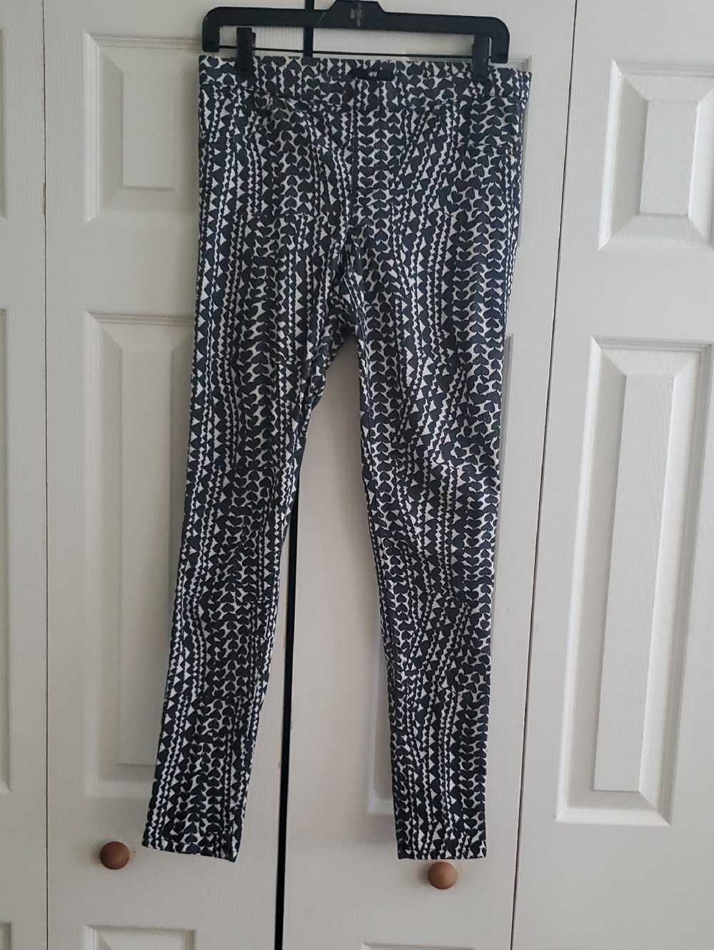 H&M Black and White Geometric Print Leggings